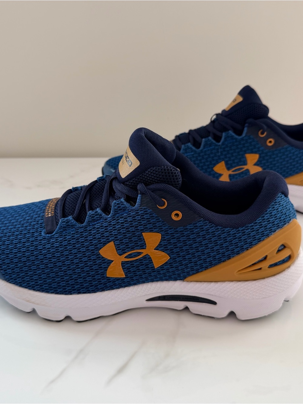 Under Armour Charged Gemini Mens Size 12 Mesh Sneakers Blue/Gold/White